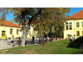 Jesenné práce na školskom dvore